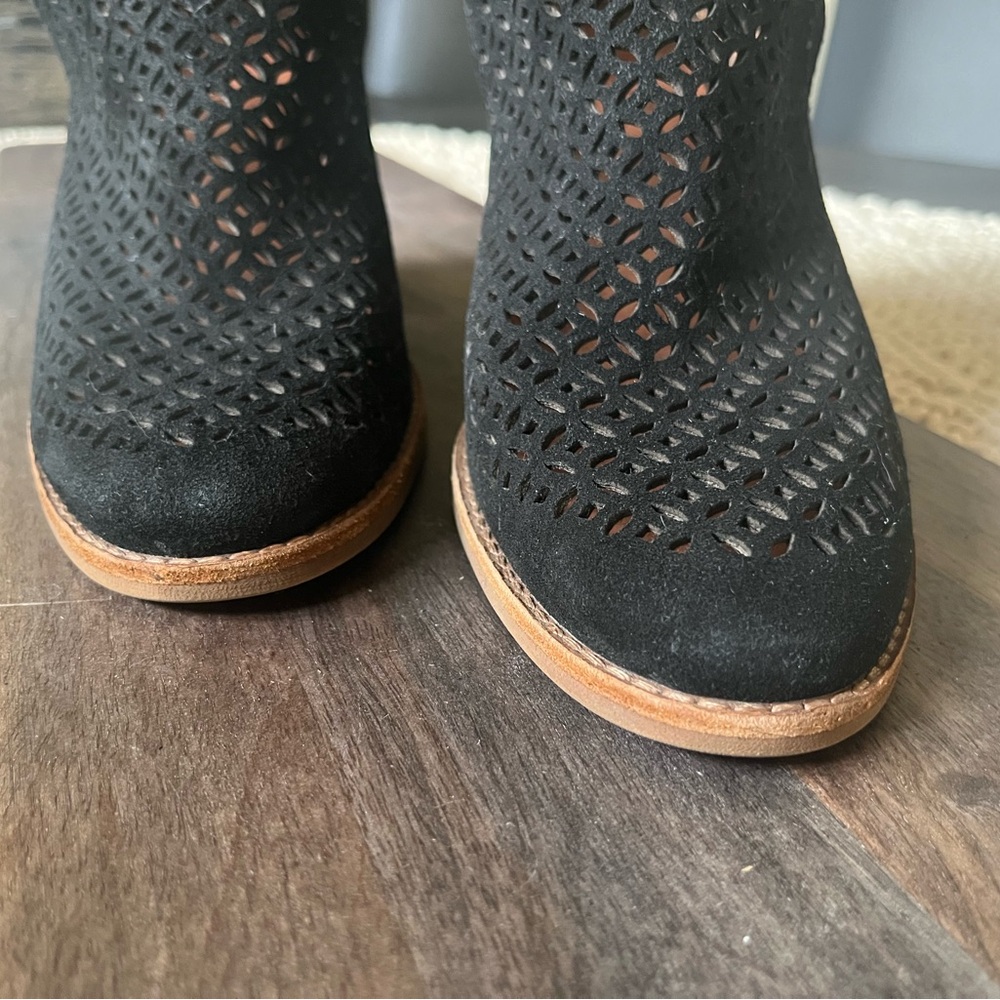 Jeffrey Campbell Rosalee Black Cutout Ankle Booties size 8.5 Like New